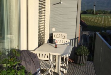 NYON / EYSINS - SUPERBE 2 1/2 pièces + cuisine au 2e étage avec BALCON