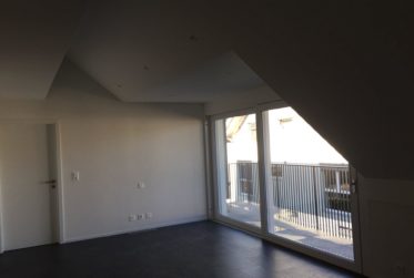 NYON / EYSINS - SUPERBE 2 1/2 pièces + cuisine au 2e étage avec BALCON