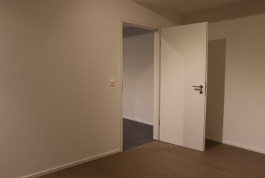 NYON / EYSINS - SUPERBE 2 1/2 pièces + cuisine au 2e étage avec BALCON